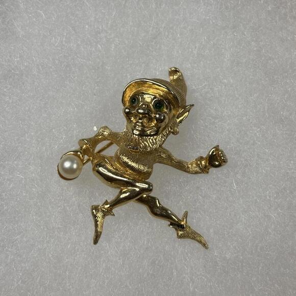 Vtg Broucher Elf leprechaun brooch